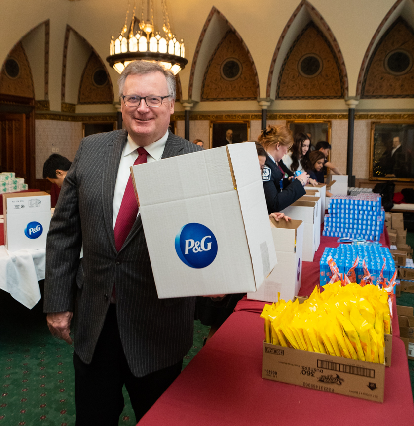 I'M PACKING KITS FOR INDIGENOUS COMMUNITIES THANKS TO PROCTER & GAMBLE